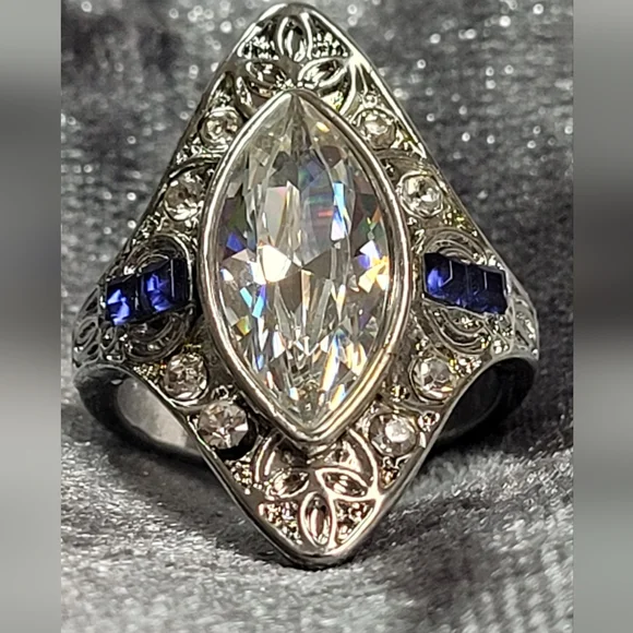 Floral Shaped Crystal Art Deco Ring - Picture 2 of 5